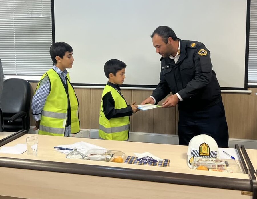 دیدار مدیر منطقه ۸ کرج با شهرداران مدرسه