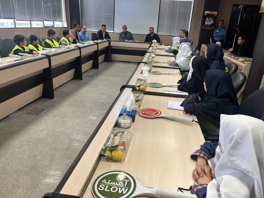 دیدار مدیر منطقه ۸ کرج با شهرداران مدرسه