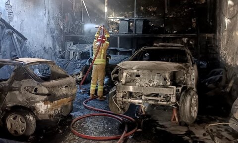 حادثه آتش سوزی کارگاه صافکاری با کمترین خسارت جانی مهار شد آتش سوزی کارگاه صافکاری خلج آباد - کراپشده