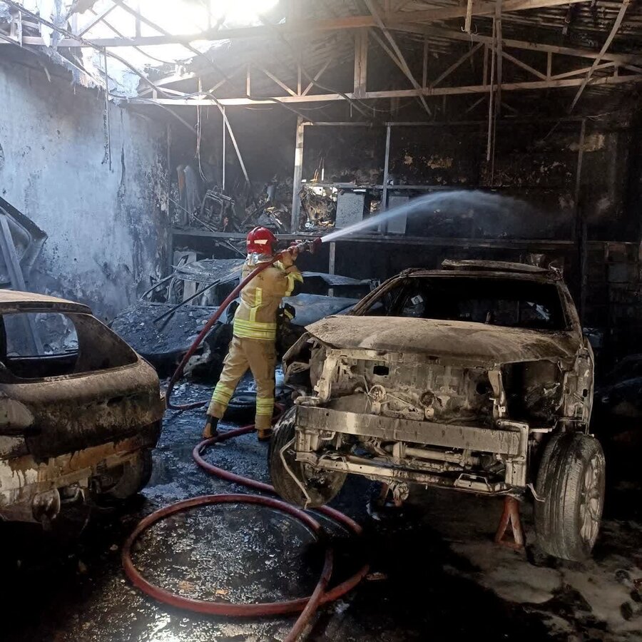 حادثه آتش سوزی کارگاه صافکاری با کمترین خسارت جانی مهار شد