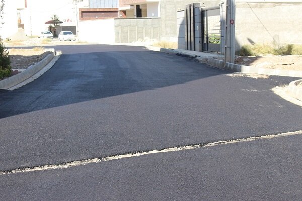 انجام عملیات روکش آسفالت مکانیزه در اراضی ساماندهی کیانمهر