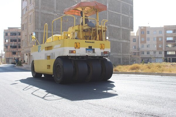 انجام عملیات روکش آسفالت مکانیزه در اراضی ساماندهی کیانمهر