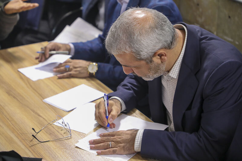 شهردار کرج با نمازگزاران مسجد جامع گفتوگو کرد