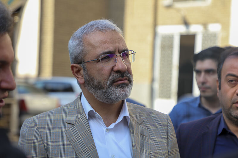عملیات نصب پوشش سقفسازه مصلی امام خمینی (ره) به پایان رسید