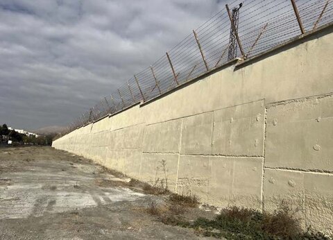 رنگ آمیزی دیوار زندان سایق رجایی شهر