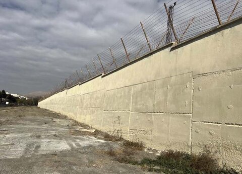 رنگآمیزی دیوارهای زندان سابق رجایی شهر کرج رنگ آمیزی دیوار زندان سایق رجایی شهر