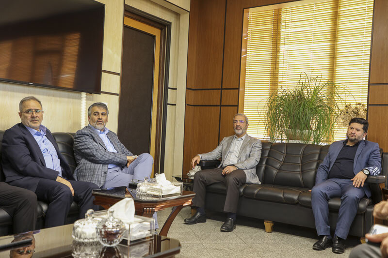 مدیرعامل شرکت ایرانخودرو دیزل با شهردار کرج دیدار کرد / توافق برای تامین ۲۰ خودرو عملیاتی