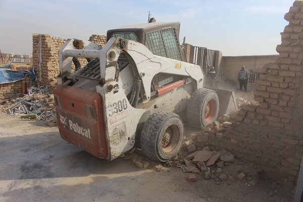 تخریب و برخورد قاطعانه با ساخت و ساز غیر مجاز در منطقه ۳ شهرداری کرج