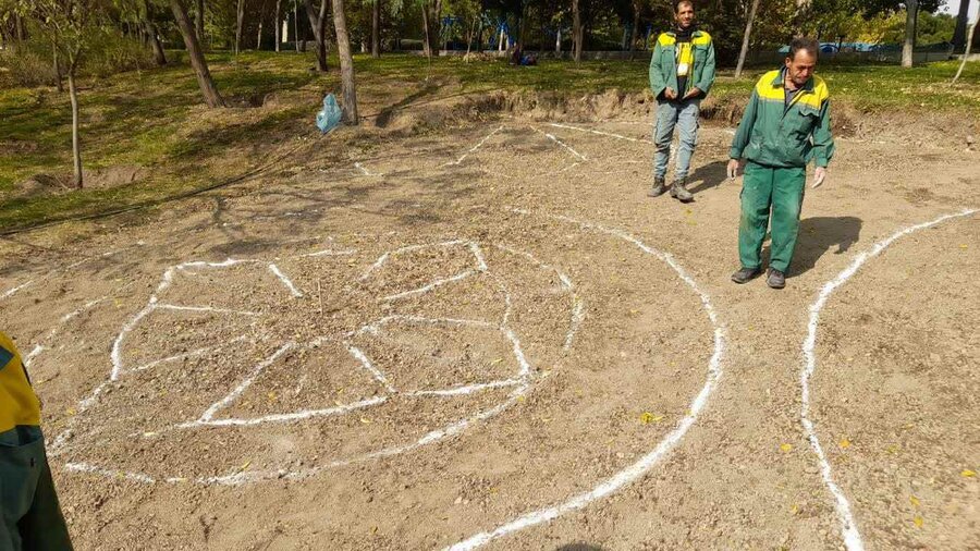 طراحی و اجرای فرش گل بوستان مادر به مساحت ۳۰۰ مترمربع