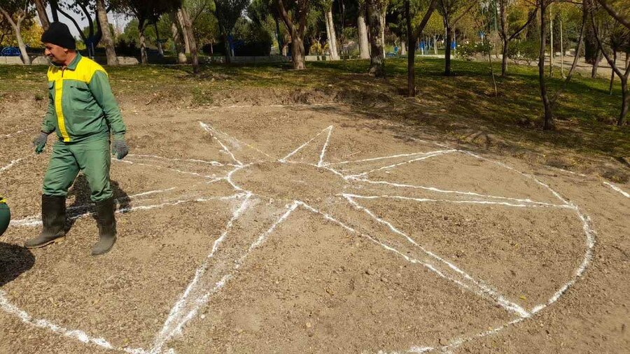 طراحی و اجرای فرش گل بوستان مادر به مساحت ۳۰۰ مترمربع