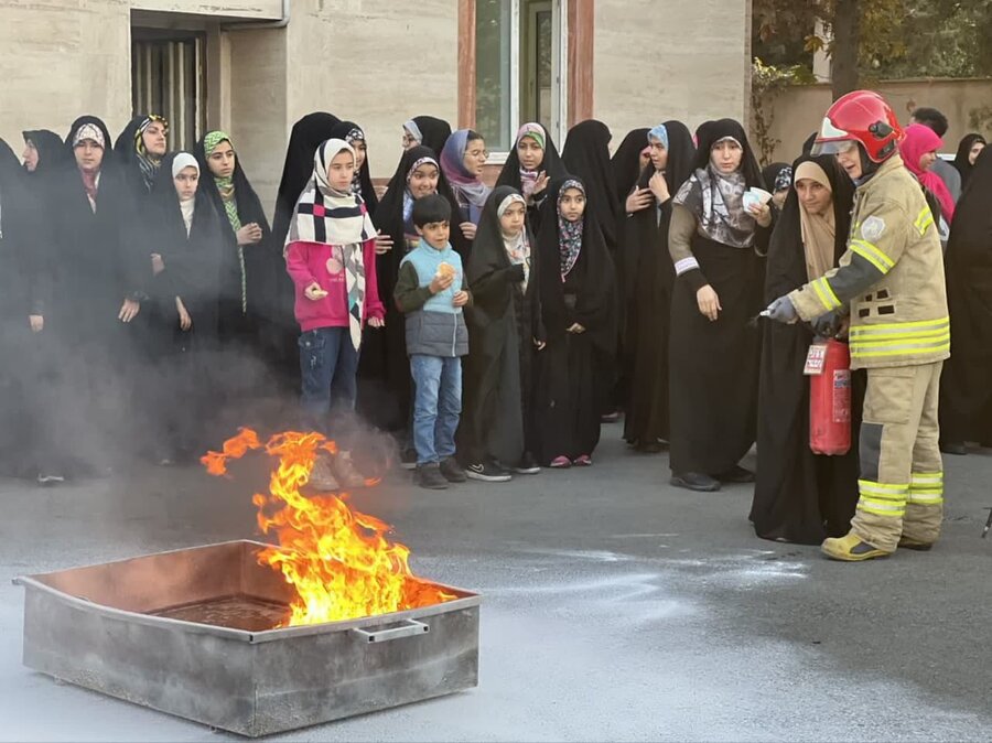 برگزاری دوره آموزشی اطفاء حریق و راههای مقابله با آن