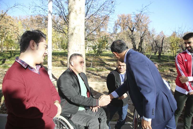 قهرمانان پارالمپیک در باغ فاتح کرج نهال کاشتند