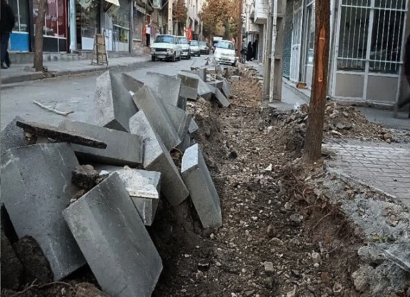 عملیات بهسازی خیابان‌های محله حصارک پایین آغاز شد