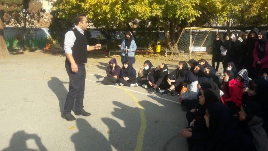 راههای مقابله با آتشسوزی به دانشآموزان کرجی آموزش داده شد