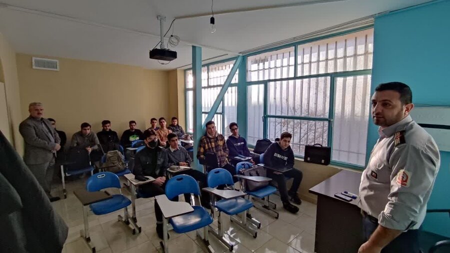 راههای مقابله با آتشسوزی به دانشآموزان کرجی آموزش داده شد