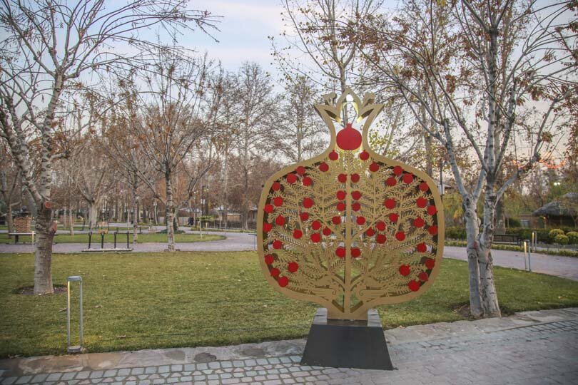 شهر کرج با نصب ۸ اِلمان به استقبال شب یلدا رفت