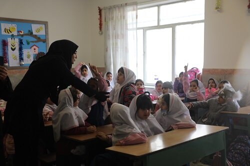 مسیر پیشرفت و توسعه جامعه با آموزش نسل جدید تسریع میشود