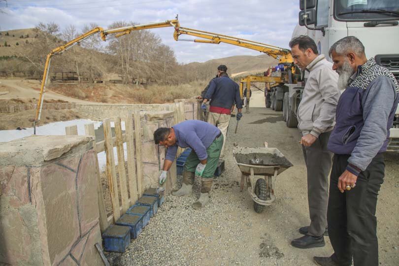 عملیات عایقبندی آبگیر دوم دهکده تفریحی باغستان