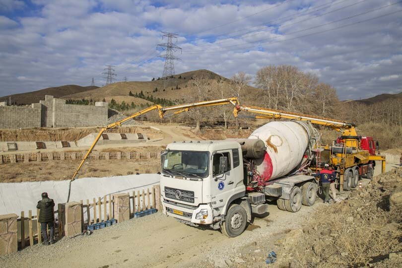 عملیات عایقبندی آبگیر دوم دهکده تفریحی باغستان