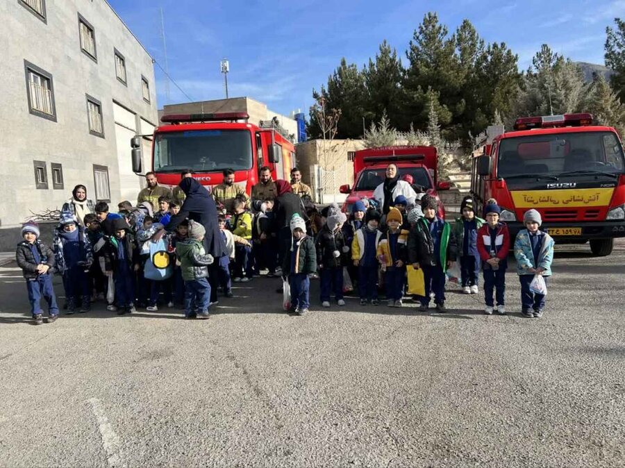 دانشآموزان دبستانی با مفاهیم اطفاء حریق آشنا شدند