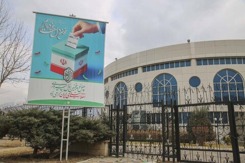 شهرکرج مهیای جشن بهار انقلاب شد آذین بندی دهه فجر