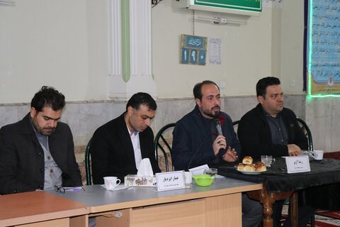 ملاقات مردمی عضو شورا با شهروندان محله شاهین ویلا 
 6