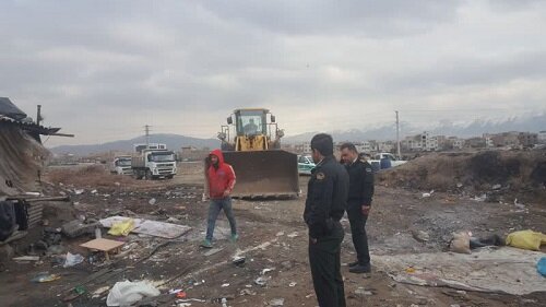 متجاهرین زباله گرد جمعآوری شدند