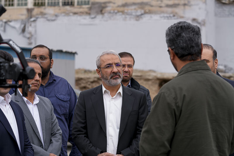 بازدید شهردار کرج از روند احداث ایستگاه های شارژ اتوبوس های برقی/ ساماندهی دستفروشان در ایام پایانی سال