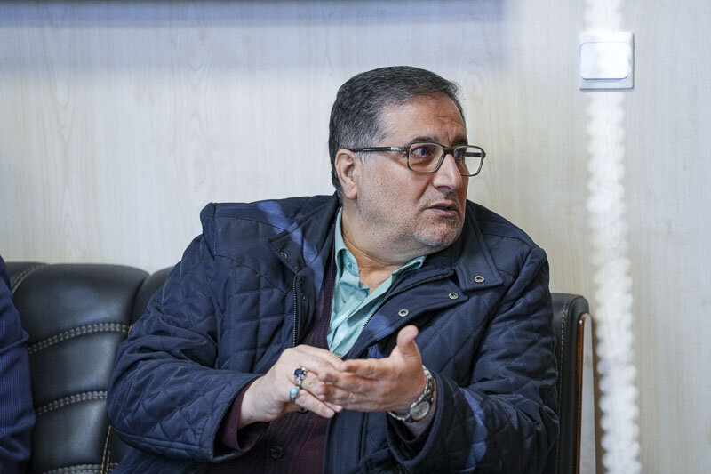 نشست شهردار کرج با عوامل سازنده قطار شهری/پیشرفت ۸۰ درصدی ایستگاه شهید سلطانی