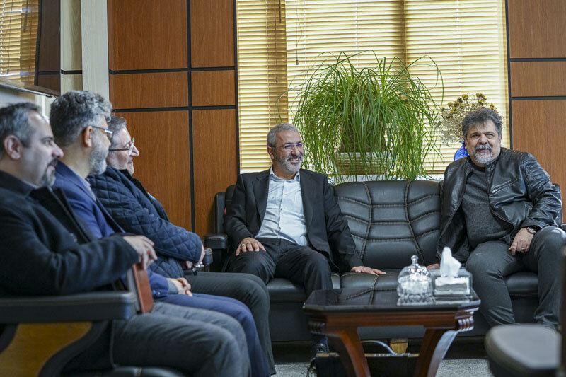 نشست شهردار کرج با عوامل سازنده قطار شهری/پیشرفت ۸۰ درصدی ایستگاه شهید سلطانی