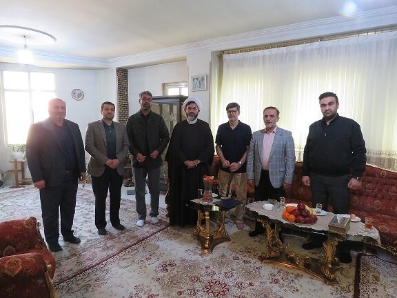 دیدار اعضای شورای اسلامی با جانباز دفاع مقدس «پرویز دلیجانی»