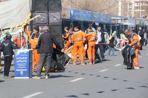 حاشیه اتوبان تهران، کرج به همت معاونت خدمات شهری شهرداری کرج پاکسازی شد