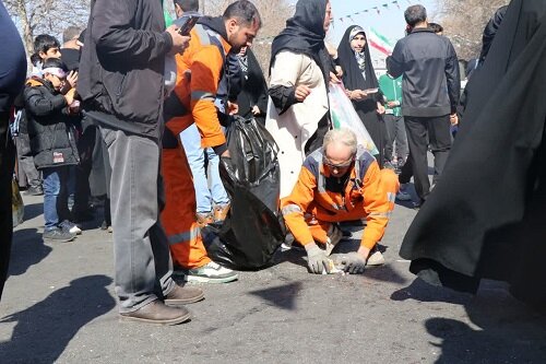 حاشیه اتوبان تهران، کرج به همت معاونت خدمات شهری شهرداری کرج پاکسازی شد