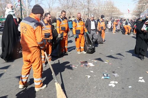 حاشیه اتوبان تهران، کرج به همت معاونت خدمات شهری شهرداری کرج پاکسازی شد