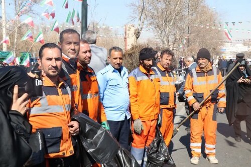 حاشیه اتوبان تهران، کرج به همت معاونت خدمات شهری شهرداری کرج پاکسازی شد