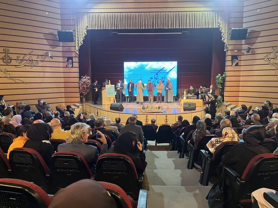 در کوچه باغ کرج به زبان شعر