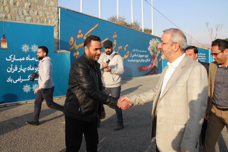 شهردار کرج در بهشت سکینه(س) حضور یافت/ خدا قوت به عوامل اجرایی و دست اندرکاران