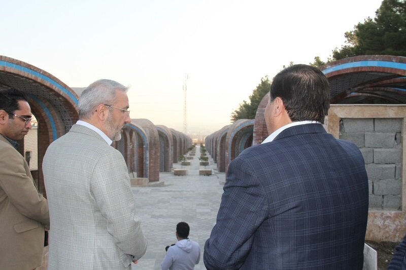 شهردار کرج در بهشت سکینه(س) حضور یافت/ خدا قوت به عوامل اجرایی و دست اندرکاران