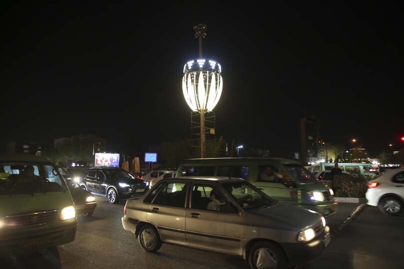 اِلمان لوستر هشت متری نصب شد