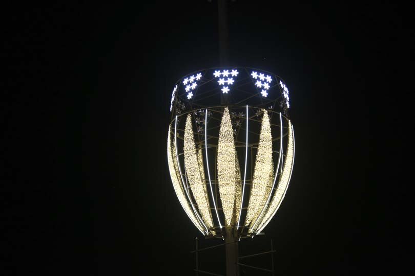 اِلمان لوستر هشت متری نصب شد