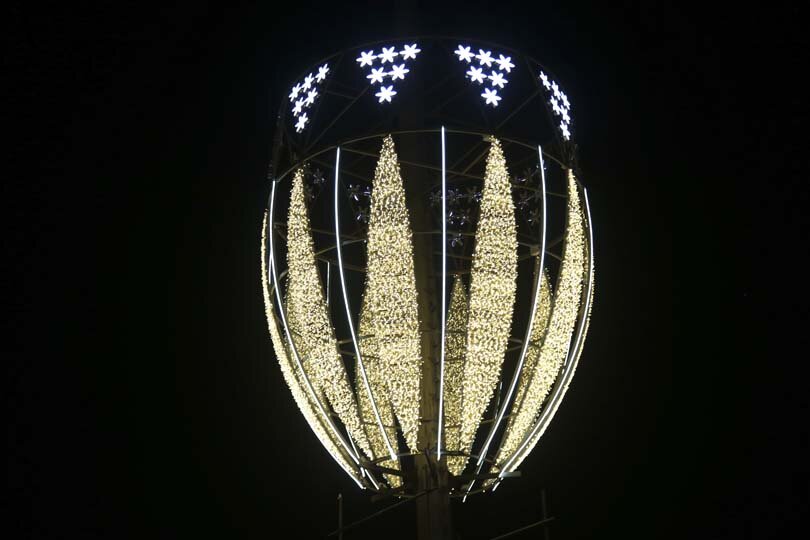 اِلمان لوستر هشت متری نصب شد