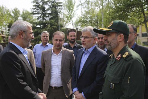 تلاشها در برگزاری جشنواره لالهها ستودنی بود بازدید  استاندار و فرمانده سپاه استان البرز از باغ گلها