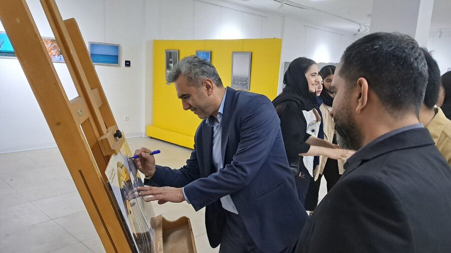 نمایشگاه عکس نگاه در حال برگزاری است