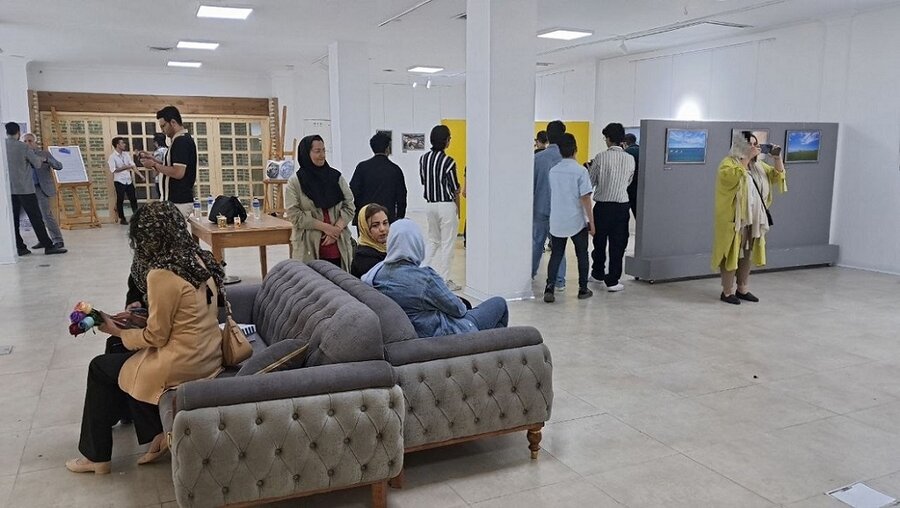 نمایشگاه عکس نگاه در حال برگزاری است