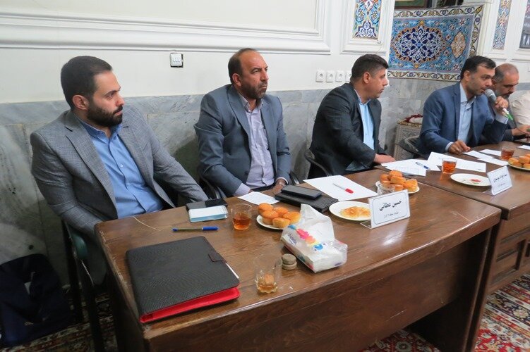 ملاقاتهای مردمی یکی از راههای موثر برای شناسایی مطالبات شهروندان است