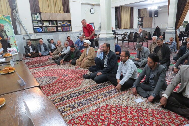 ملاقاتهای مردمی یکی از راههای موثر برای شناسایی مطالبات شهروندان است