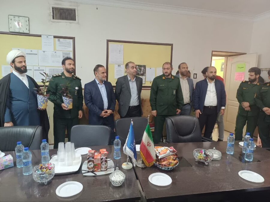 معلمین دبیرستان های شهید زارع و صدرا تجلیل شدند