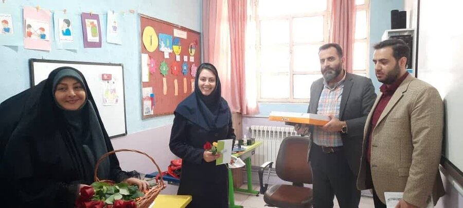 تکریم معلمان مدرسه استثنایی ابتدایی نور