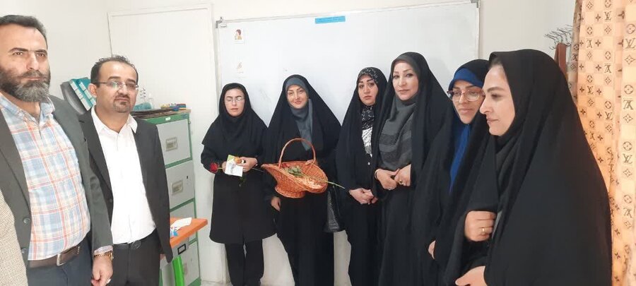 تکریم معلمان مدرسه استثنایی ابتدایی نور