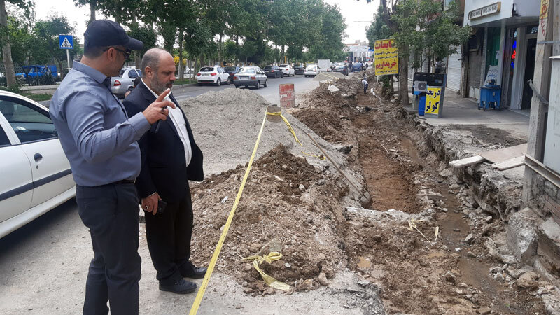 عملیات لوله‌گذاری و هدایت آب‌های سطحی خیابان انقلاب حصارک